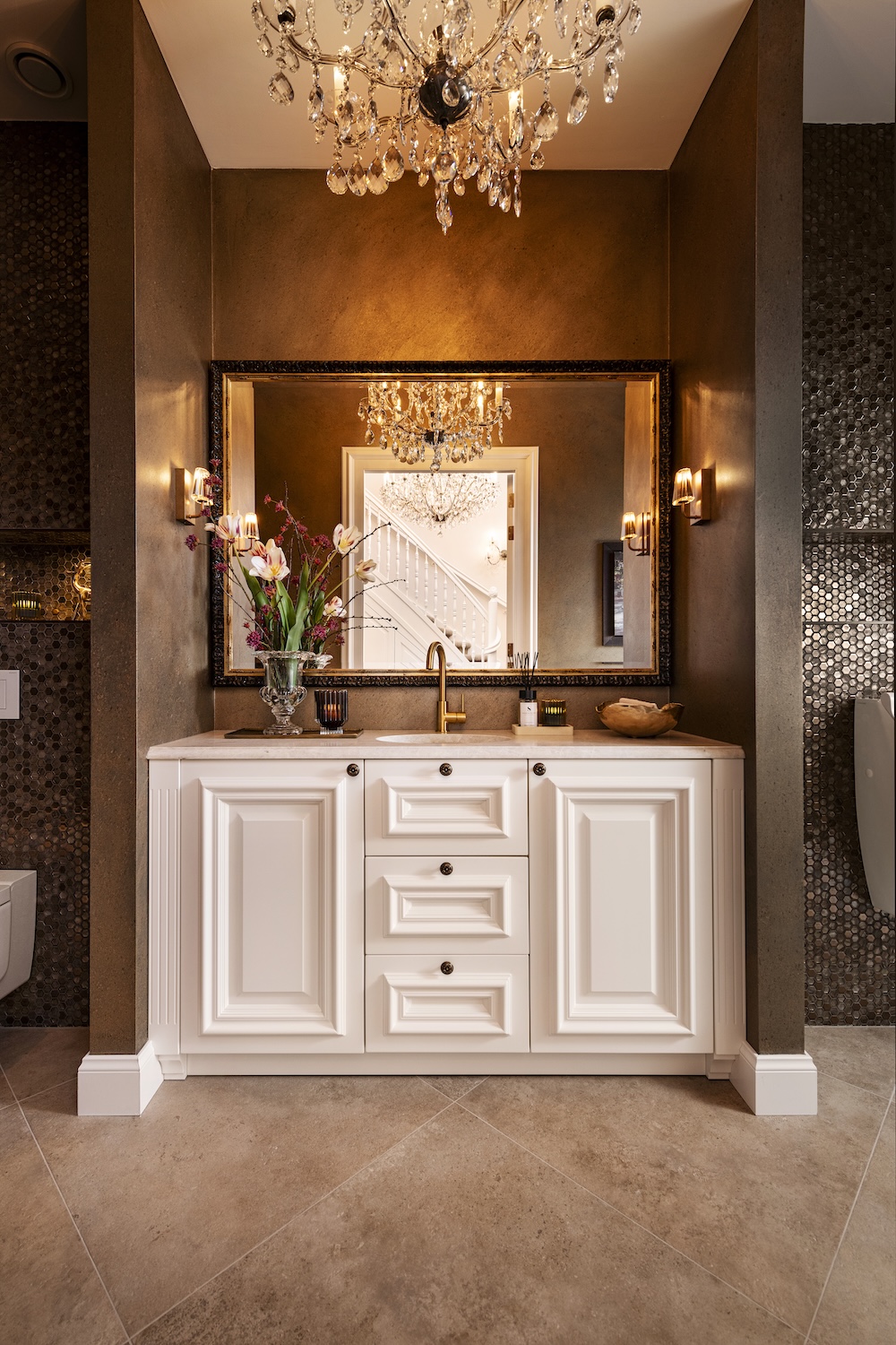 Foto Klassiek Long Island interieur met maatwerk keuken en meubels FotoKlassiek Long Island interieur met maatwerk keuken en meubels